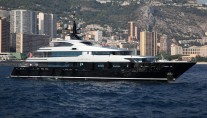 Motor yacht slipstream